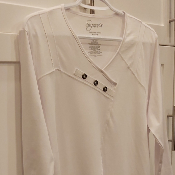 Suzanne's white tunic top - Picture 2 of 7